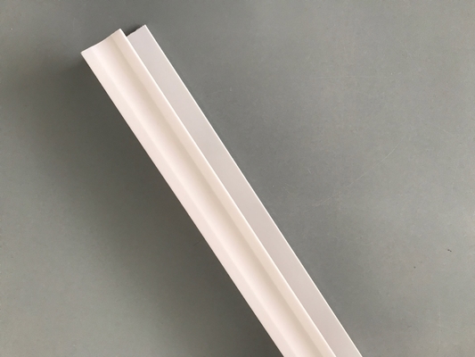 PVC-Zubehör für die Installation von PVC-Platten Weiß PVC-Profil-U Glanzdruck Extrudiertes Kunststoff U-Kanal Wasserdicht UV-Schutz