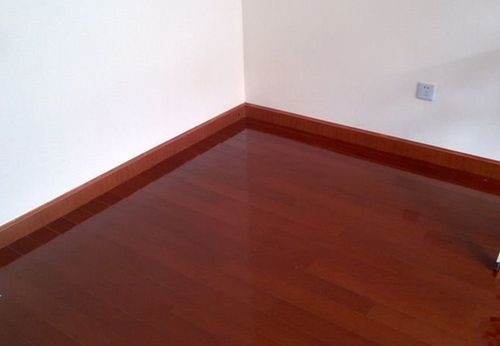 Anti-Kratz- und Flexible Holzfarbe PVC Skirting Line für einen geringeren Wartungsaufwand Schutz