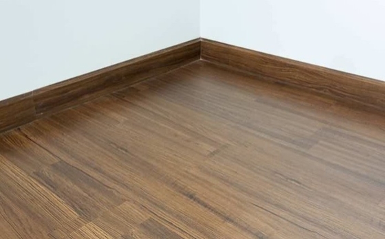Anti-Kratz- und Flexible Holzfarbe PVC Skirting Line für einen geringeren Wartungsaufwand Schutz