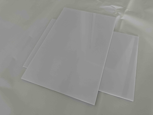 Laminen aus Polystyrol in weißer Farbe, dekoriert
