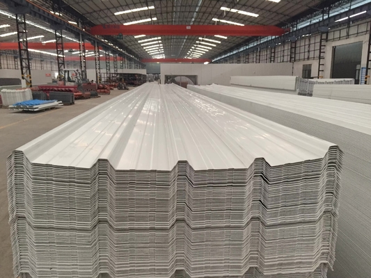 Lagerdachmaterial UPVC-Platten 2mm UPVC-Dachziegel für Fabrikdach Lange Lebensdauer weiße PVC-Wellplatte
