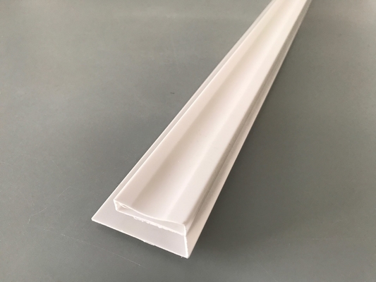 PVC-Zubehör für die Installation von PVC-Platten Weiß PVC-Profil-U Glanzdruck Extrudiertes Kunststoff U-Kanal Wasserdicht UV-Schutz
