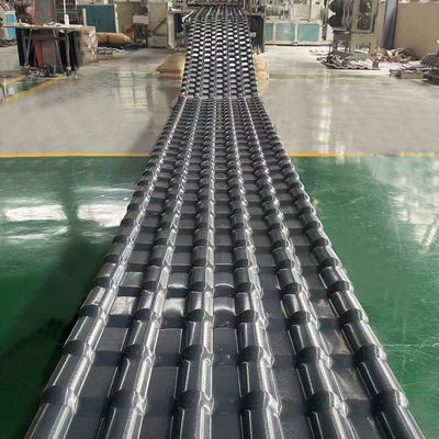 Schallgedämmte farbige UPVC-Dachplatte, schwarze PVC-Dachziegel, leichte UPVC-Wellplatten für Außendächer, witterungsbeständige PVC-Dachschuppen